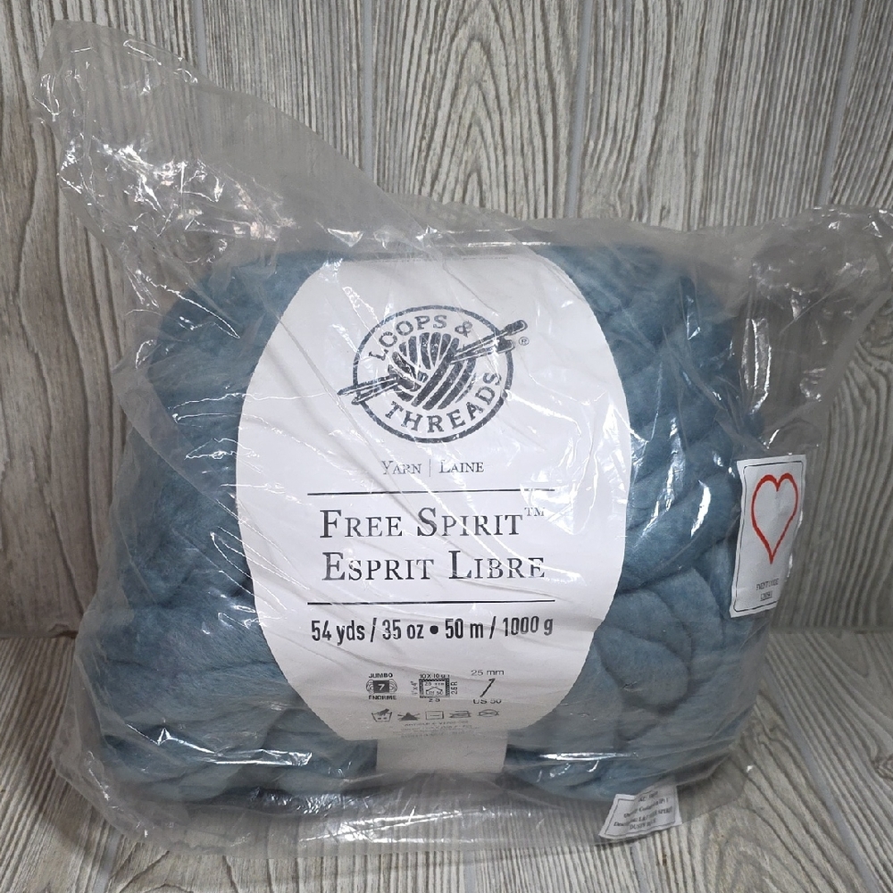Loops & Threads Free Spirit Jumbo Yarn Dusty Blue 54 Yards NEW In Package